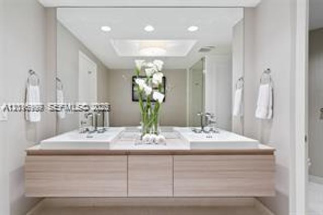 17111 Biscayne Blvd 209, North Miami Beach, FL 33160