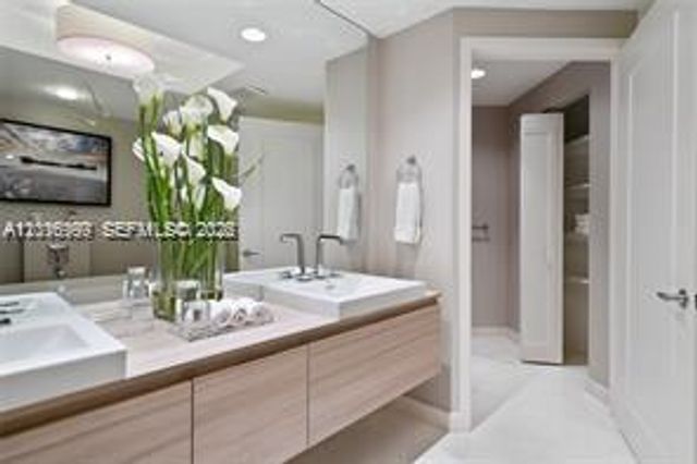 17111 Biscayne Blvd 209, North Miami Beach, FL 33160