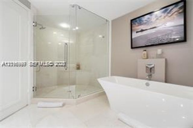 17111 Biscayne Blvd 209, North Miami Beach, FL 33160