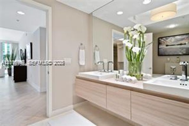 17111 Biscayne Blvd 209, North Miami Beach, FL 33160