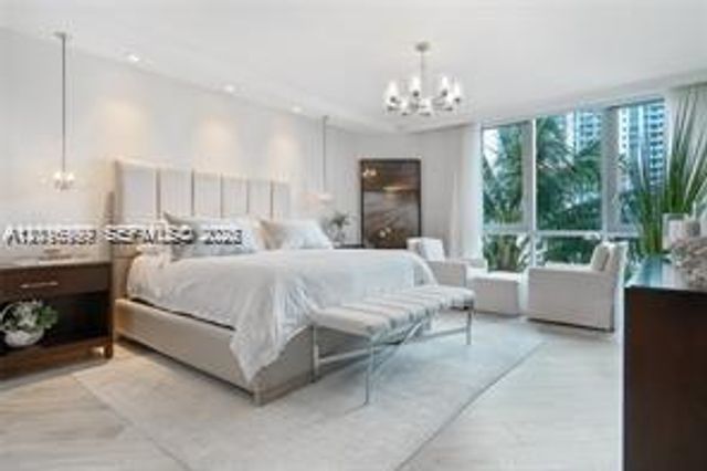17111 Biscayne Blvd 209, North Miami Beach, FL 33160