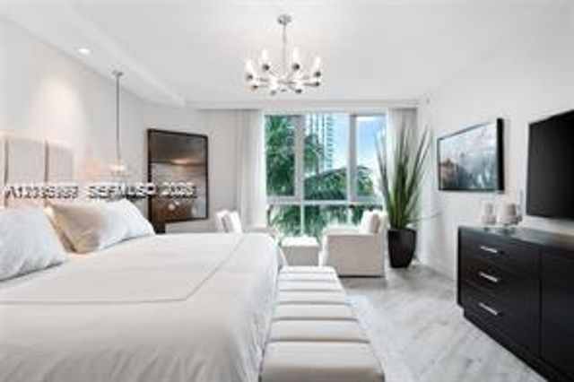 17111 Biscayne Blvd 209, North Miami Beach, FL 33160