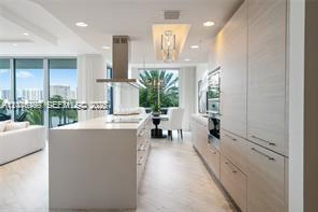 17111 Biscayne Blvd 209, North Miami Beach, FL 33160