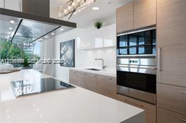 17111 Biscayne Blvd 209, North Miami Beach, FL 33160