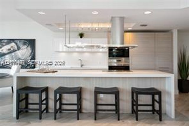 17111 Biscayne Blvd 209, North Miami Beach, FL 33160
