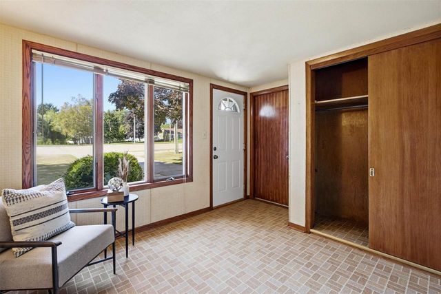 W6444 GREENVILLE DRIVE, Greenville, WI 54942