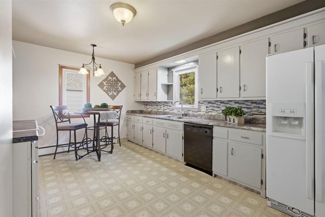 W6444 GREENVILLE DRIVE, Greenville, WI 54942