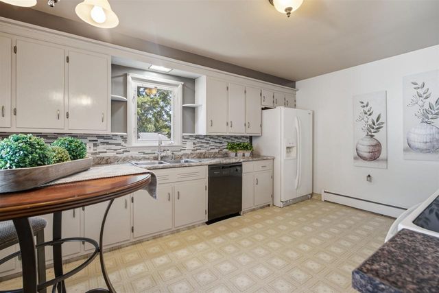 W6444 GREENVILLE DRIVE, Greenville, WI 54942