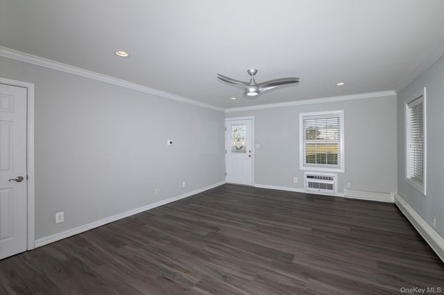 184 Hallock Road 6F1, Lake Grove, NY 11755
