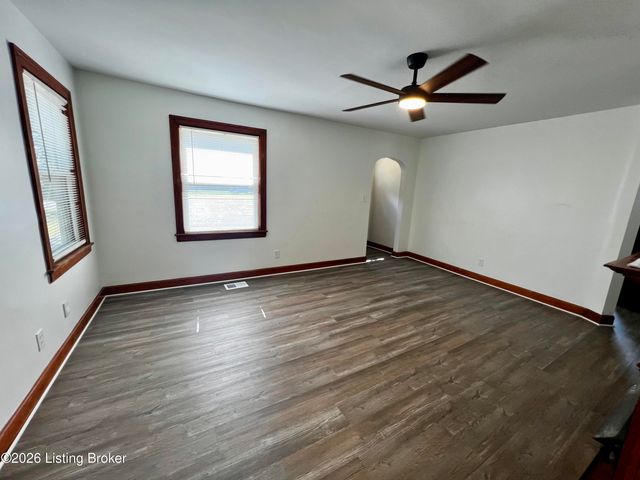 4815 Greenwood Rd, Louisville, KY 40258