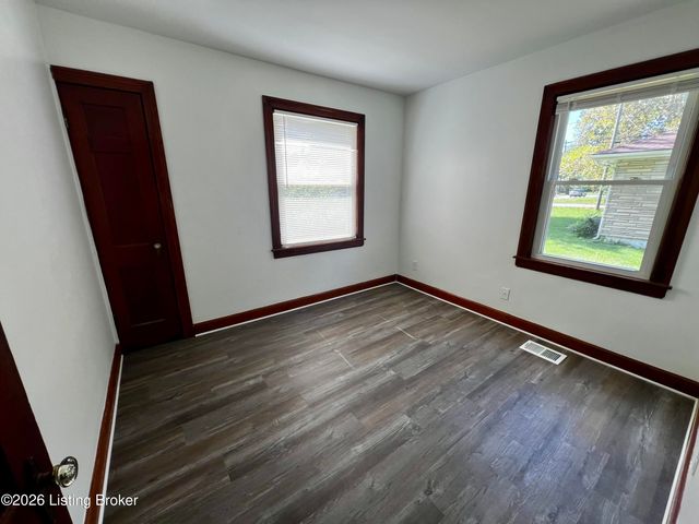 4815 Greenwood Rd, Louisville, KY 40258