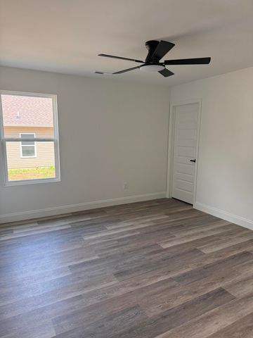 90 Cleveland Avenue, Pikeville, TN 37367