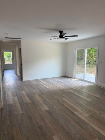 90 Cleveland Avenue, Pikeville, TN 37367