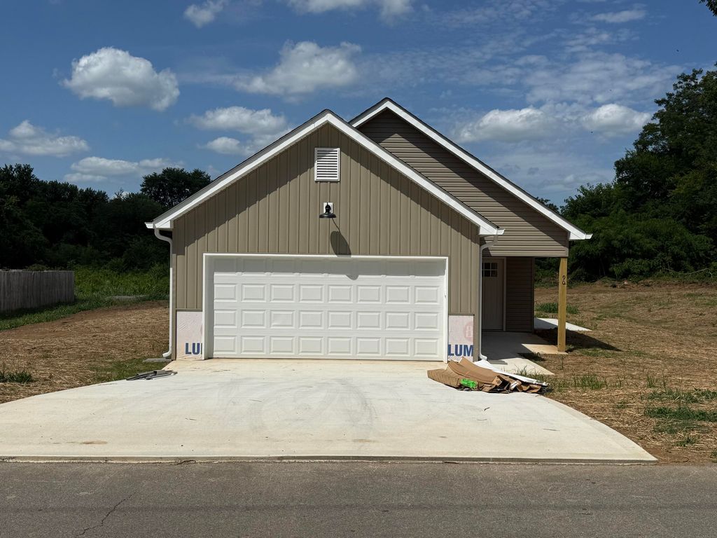 90 Cleveland Avenue, Pikeville, TN 37367