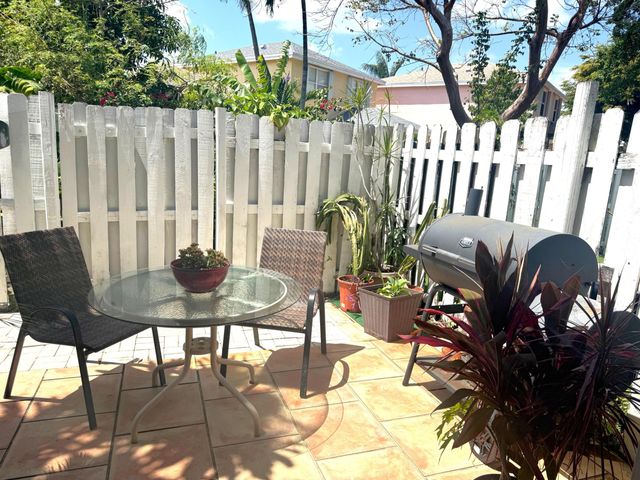 795 Crystal Lake Drive 795, Deerfield Beach, FL 33064