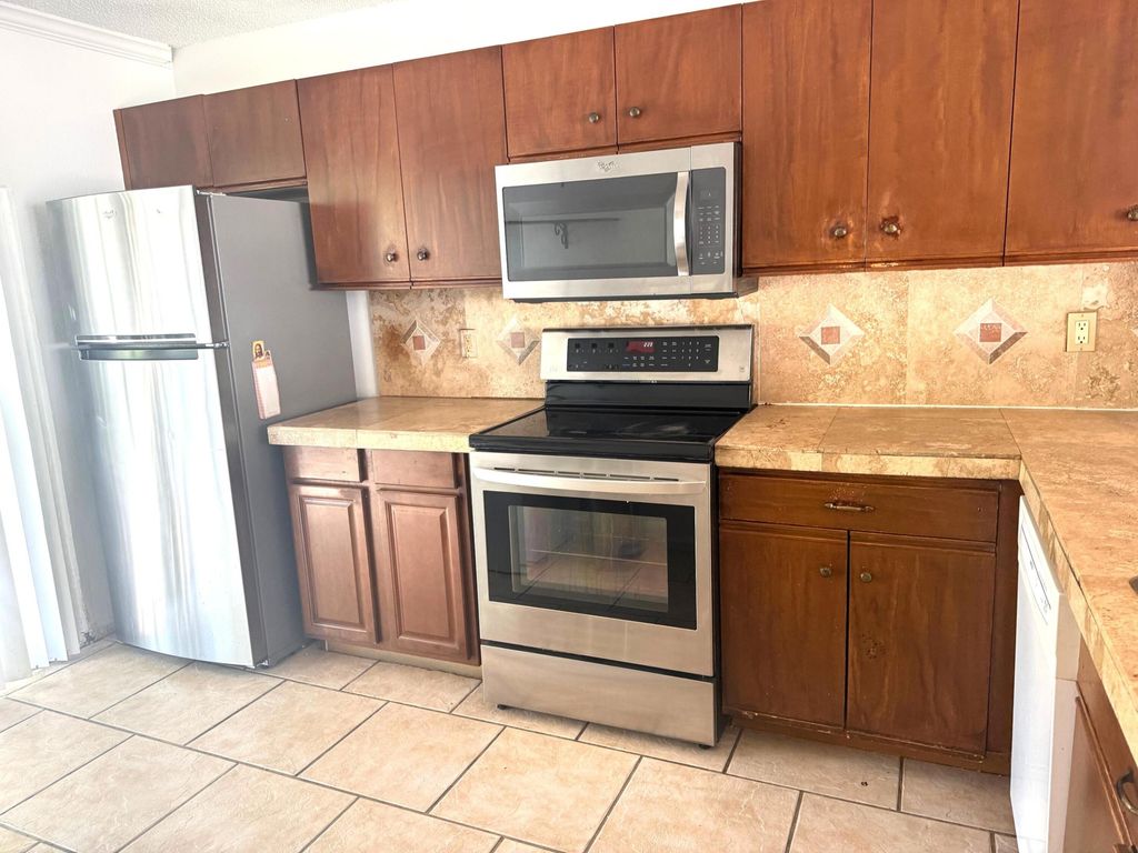 795 Crystal Lake Drive 795, Deerfield Beach, FL 33064
