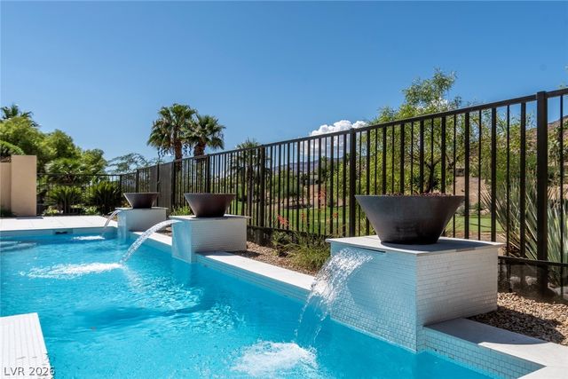 2707 Turtle Head Peak Drive, Las Vegas, NV 89135