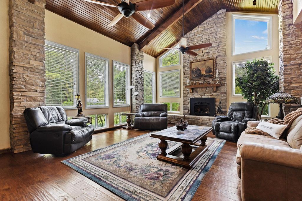 455 Lakepoint Loop, Pottsboro, TX 75076