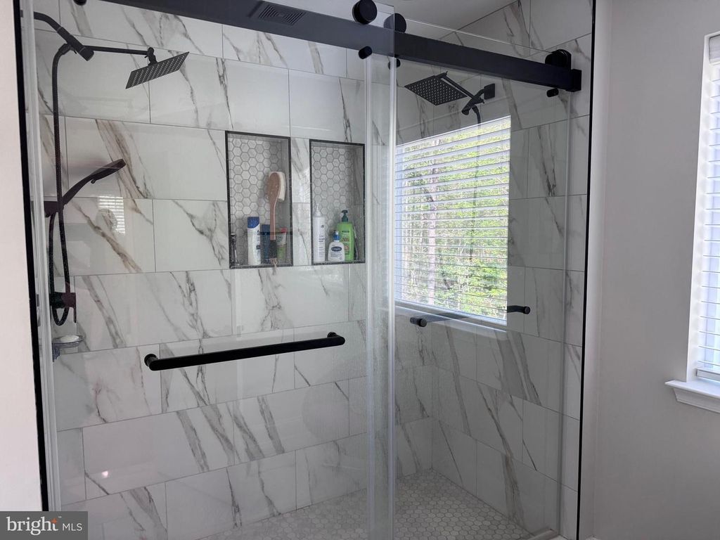 Image 11 of property listing at 22030 VICTORIAN DR, California, MD 20619