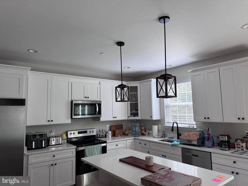 Image 7 of property listing at 22030 VICTORIAN DR, California, MD 20619