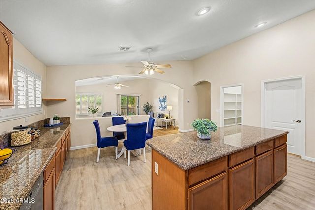 3903 W GRANDVIEW Road, Phoenix, AZ 85053