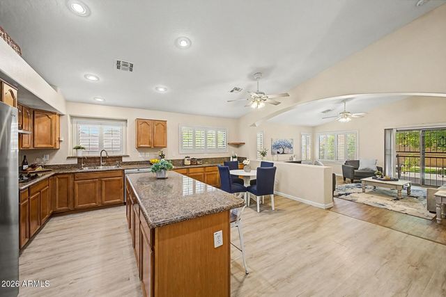 3903 W GRANDVIEW Road, Phoenix, AZ 85053