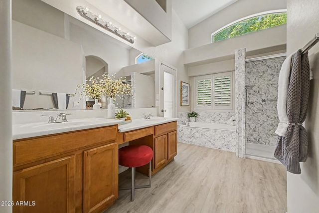 3903 W GRANDVIEW Road, Phoenix, AZ 85053