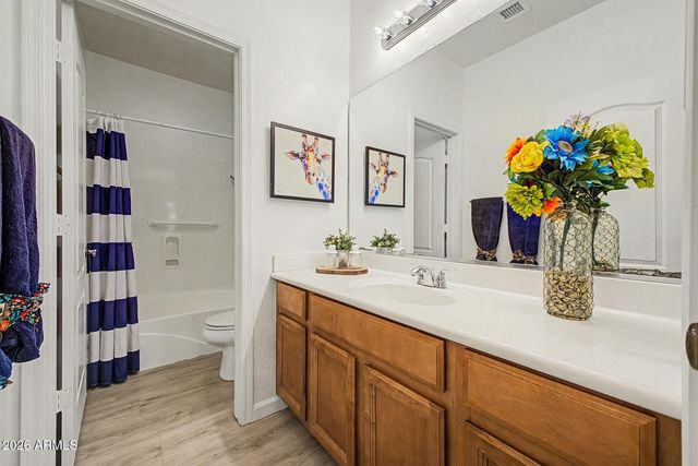3903 W GRANDVIEW Road, Phoenix, AZ 85053