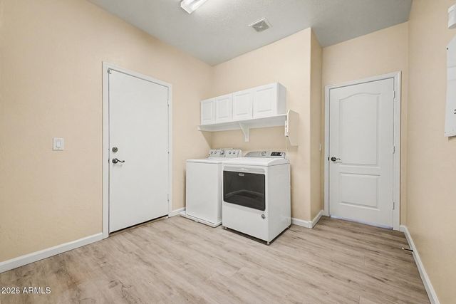 3903 W GRANDVIEW Road, Phoenix, AZ 85053