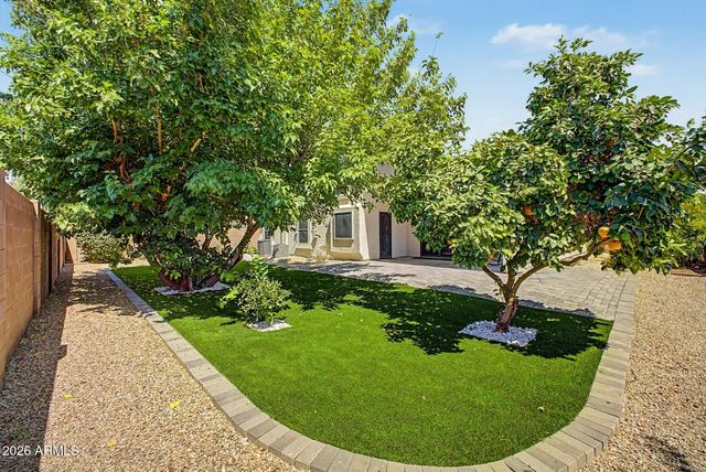 3903 W GRANDVIEW Road, Phoenix, AZ 85053