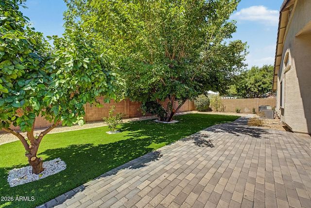 3903 W GRANDVIEW Road, Phoenix, AZ 85053