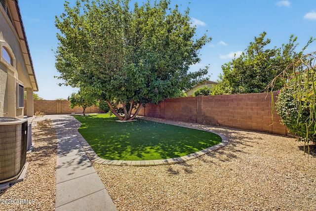 3903 W GRANDVIEW Road, Phoenix, AZ 85053