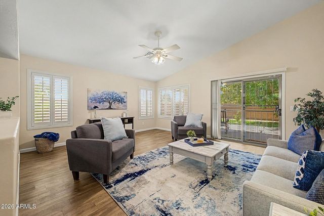 3903 W GRANDVIEW Road, Phoenix, AZ 85053