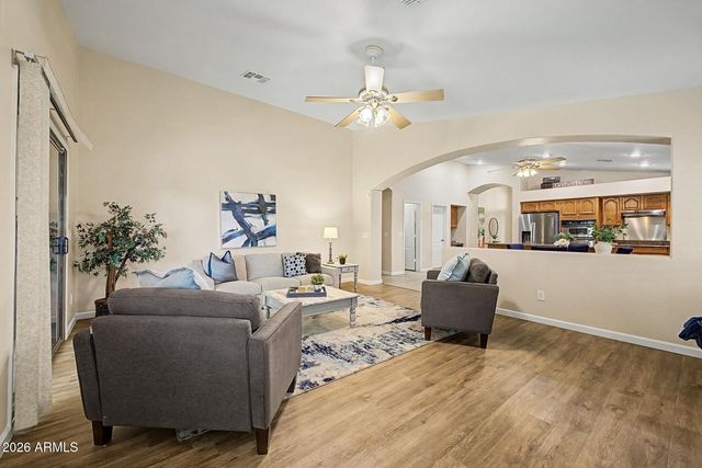 3903 W GRANDVIEW Road, Phoenix, AZ 85053