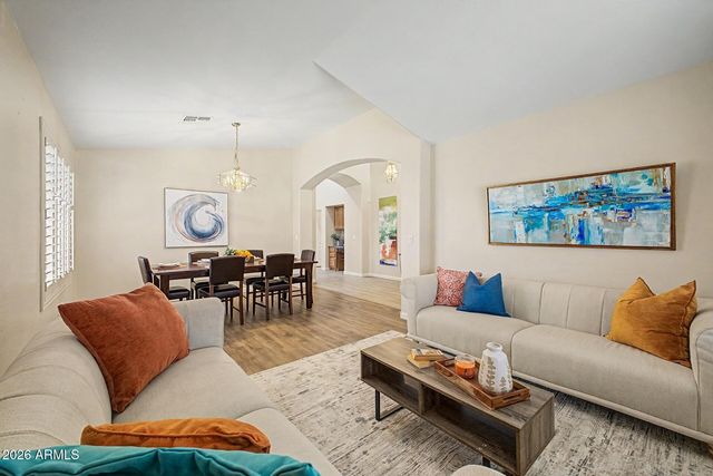 3903 W GRANDVIEW Road, Phoenix, AZ 85053