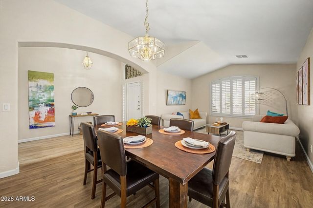 3903 W GRANDVIEW Road, Phoenix, AZ 85053