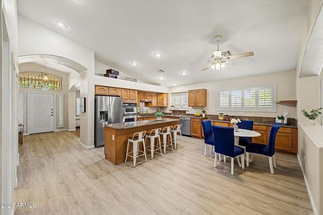 3903 W GRANDVIEW Road, Phoenix, AZ 85053