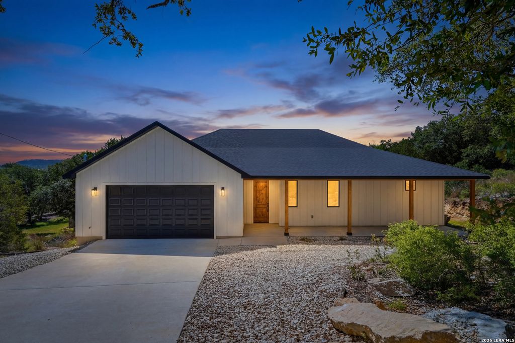 750 LA PALOMA DR, Canyon Lake, TX 78133