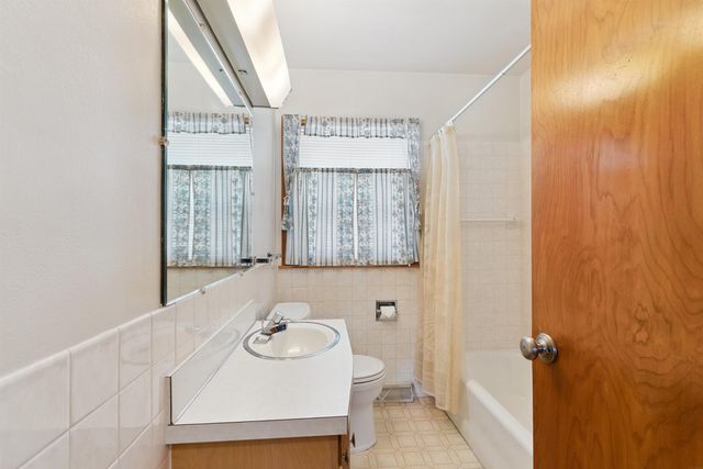 1421 Madison Street, Cedar Falls, IA 50613