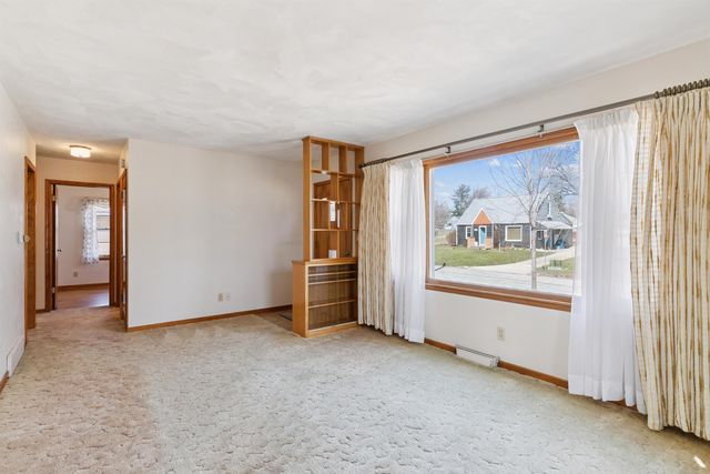 1421 Madison Street, Cedar Falls, IA 50613