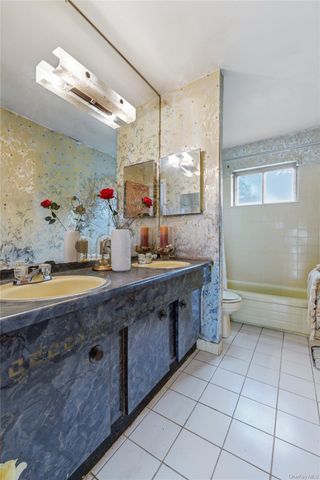 11214 180th Street, Addisleigh Park, NY 11433