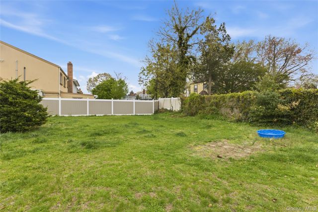 11214 180th Street, Addisleigh Park, NY 11433