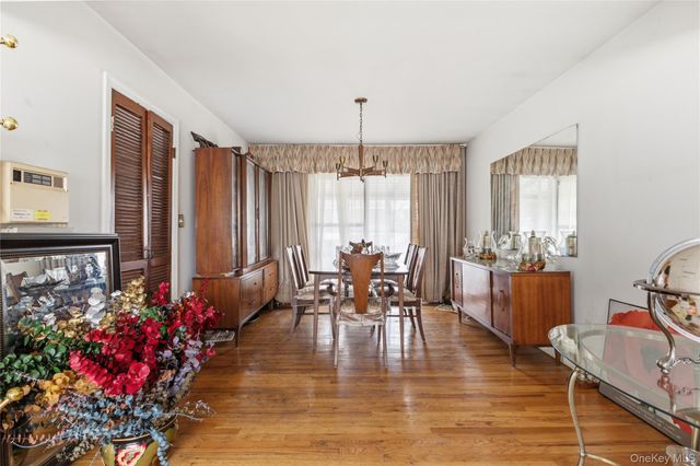 11214 180th Street, Addisleigh Park, NY 11433