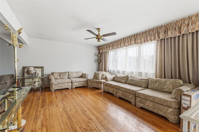 11214 180th Street, Addisleigh Park, NY 11433