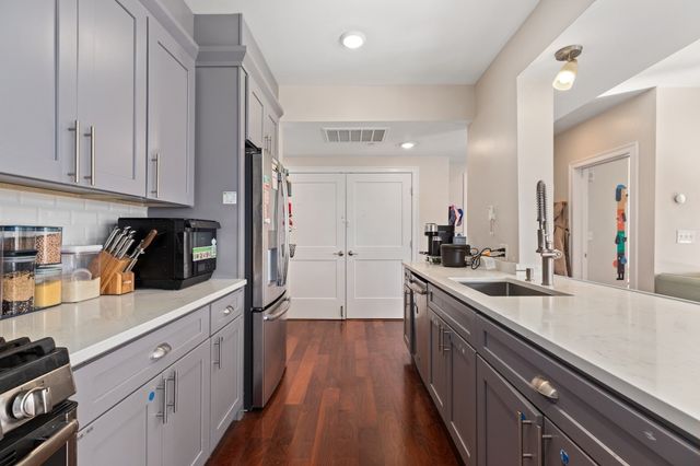 32 Gilson Rd 16, Quincy, MA 02169