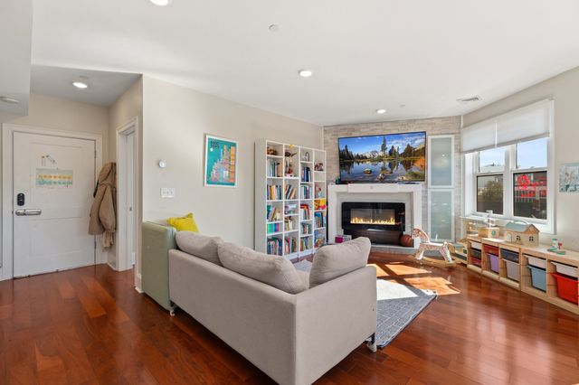 32 Gilson Rd 16, Quincy, MA 02169
