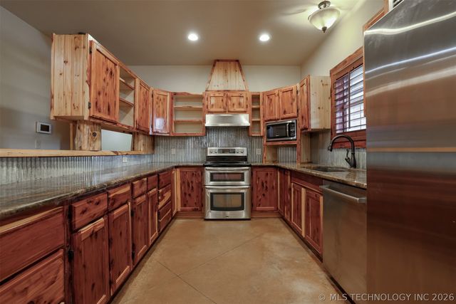 1488 N 429 Road, Pryor, OK 74361