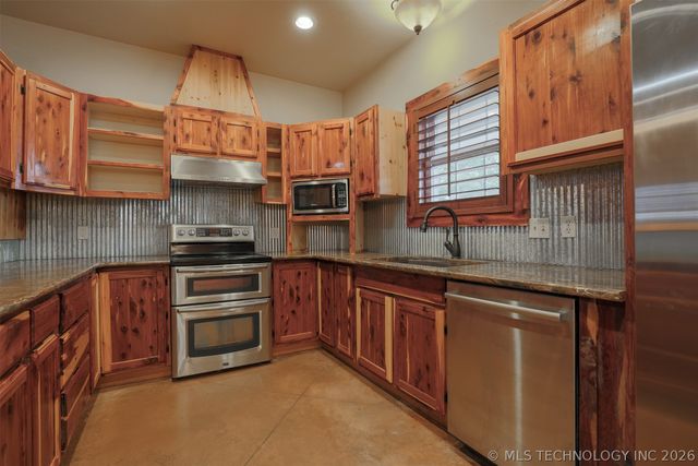 1488 N 429 Road, Pryor, OK 74361