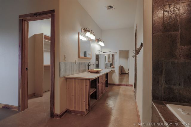 1488 N 429 Road, Pryor, OK 74361