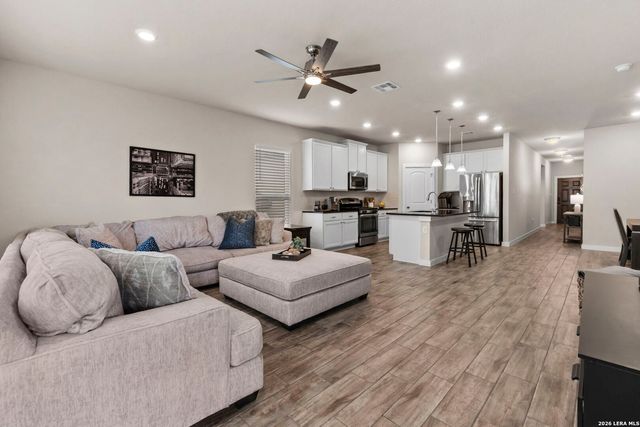 6211 Fox Peak Dr, San Antonio, TX 78247